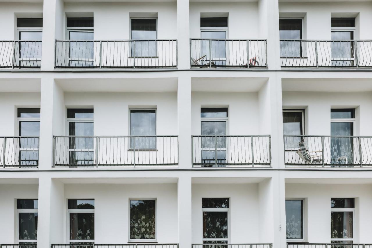 Отель Osrodek Wypoczynkowo-Rehabilitacyjny Posejdon Крыница-Морска Экстерьер фото
