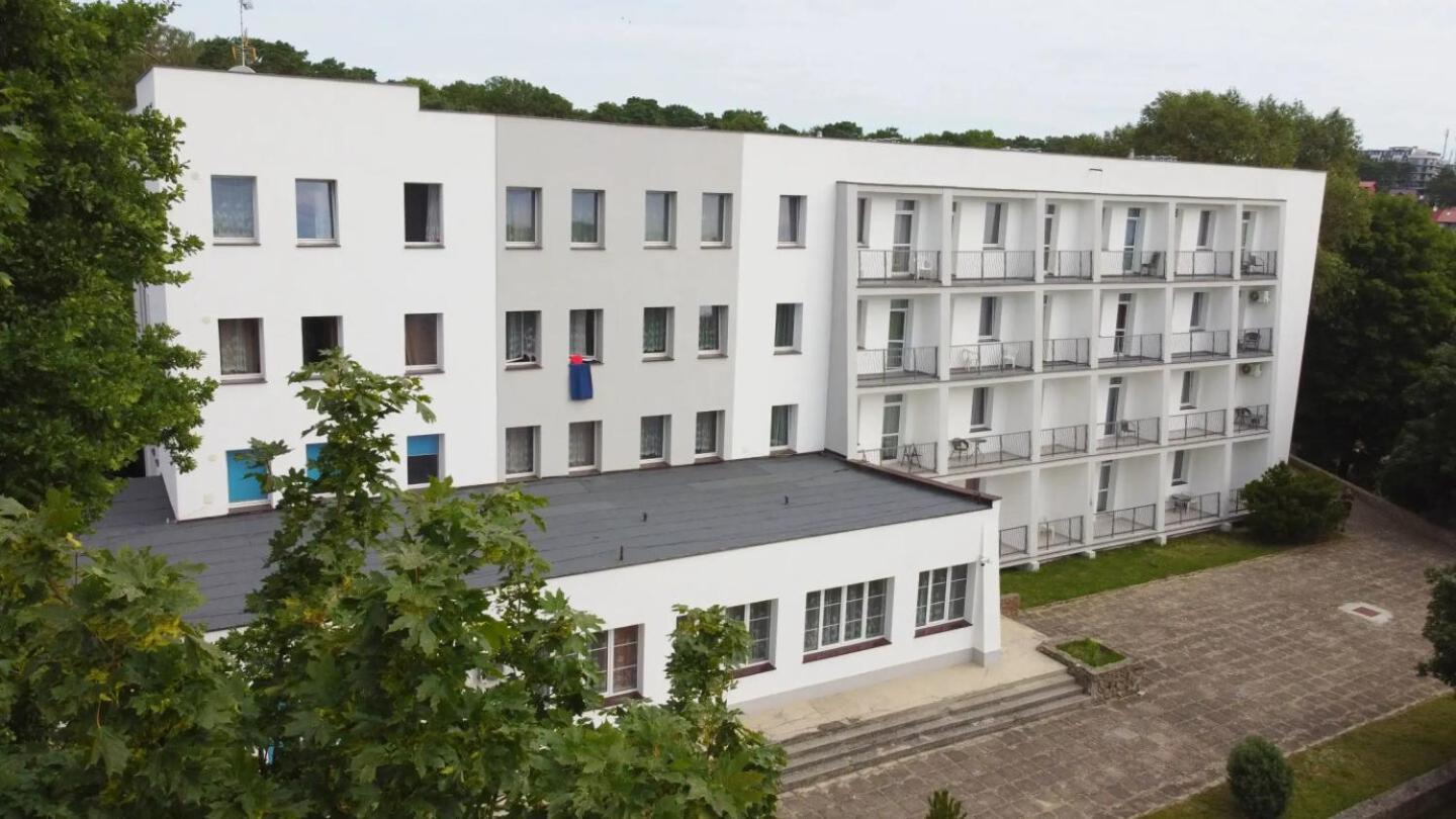 Отель Osrodek Wypoczynkowo-Rehabilitacyjny Posejdon Крыница-Морска Экстерьер фото